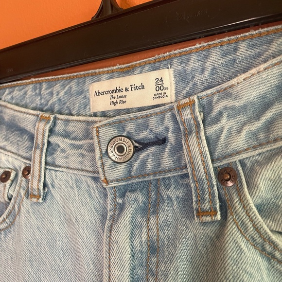 Abercrombie & Fitch Drapey Rigid Curve Love High Rise Loose Jeans Womens Size 24 - Picture 6 of 7